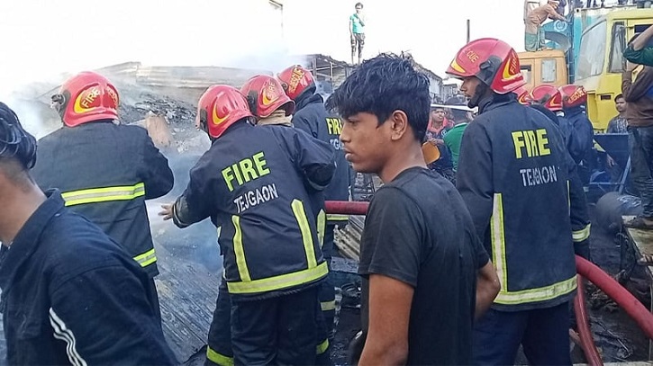 তেজগাঁওয়ে ট্রাকস্ট্যান্ডে আগুন, নিয়ন্ত্রণে ৩ ইউনিট