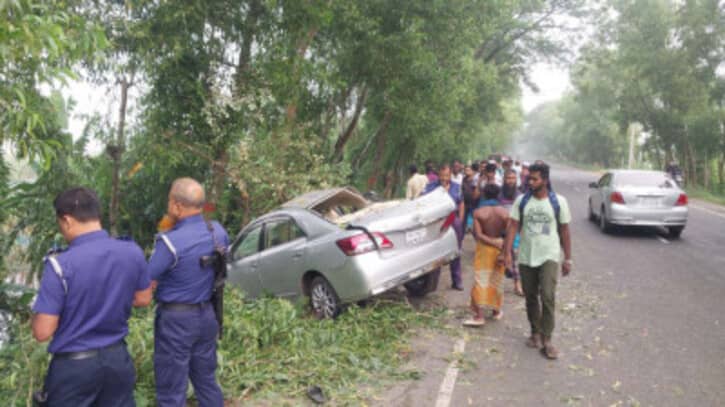 গোপালগঞ্জে প্রাইভেটকার-ভ্যানগাড়ির সংঘর্ষে নিহত ১