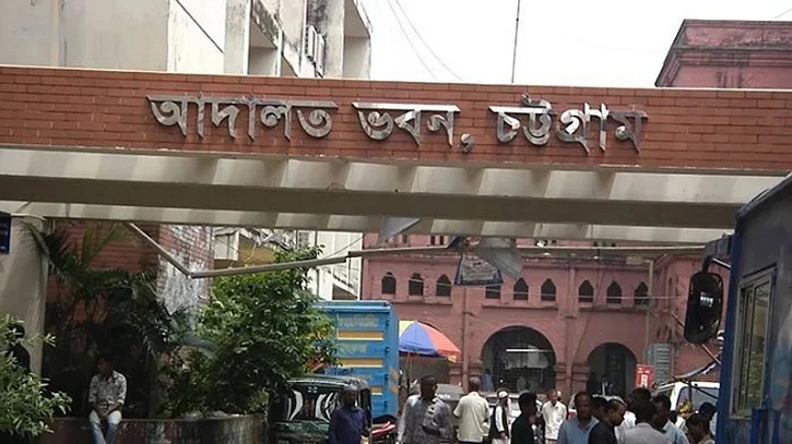 আদালতে এজলাসের সামনে প্রেমিকার বিষপান