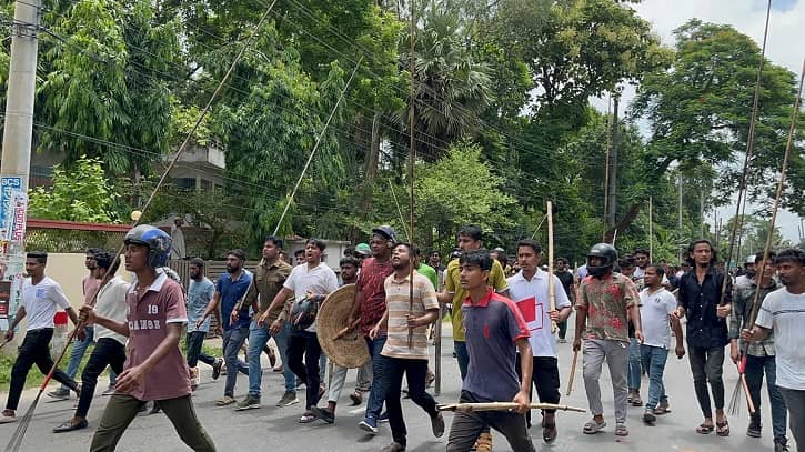 মাদারীপুরে আন্দোলনকারীদের ওপর হামলা: পানিতে ডুবে একজনের মৃত্যু, নিখোঁজ ৩ জন