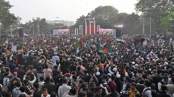 স্লোগানে মুখর কেন্দ্রীয় শহিদ মিনার, শেখ হাসিনার ফাঁসি দাবি