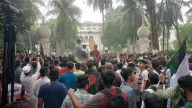 ফ্যাসিস্ট বিচারকদের পদত্যাগের দাবিতে হাইকোর্ট ঘেরাও