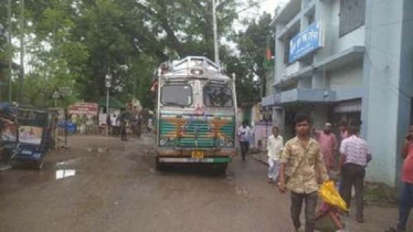 হিলি স্থলবন্দর দিয়ে ভারত থেকে আলু আমদানী শুরু, কমতে পারে দাম