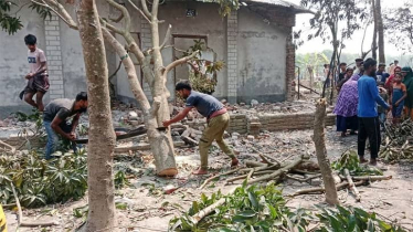 মাগুরার সেই ‘ধর্ষকের’ বাড়ি গুঁড়িয়ে দিলো জনতা