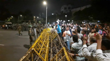 রাষ্ট্রপতির পদত্যাগ দাবিতে বঙ্গভবনের সামনে বিক্ষোভ