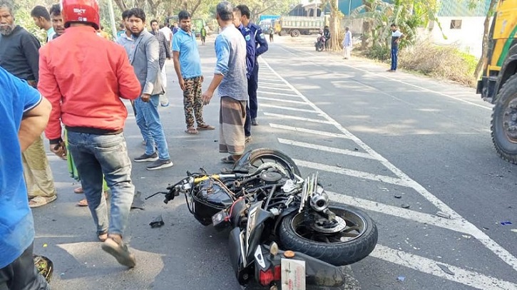 বাসচাপায় স্বামী-স্ত্রীসহ একই পরিবারের তিনজন নিহত