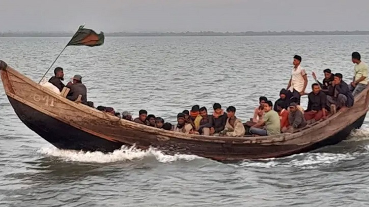 আটক ৫৬ বাংলাদেশি জেলেকে ফেরত দিল মিয়ানমার নৌ বাহিনী