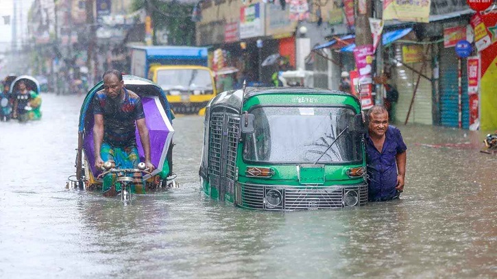 ৬ ঘণ্টায় ঢাকায় ১৩০ মিলিমিটার বৃষ্টির রেকর্ড