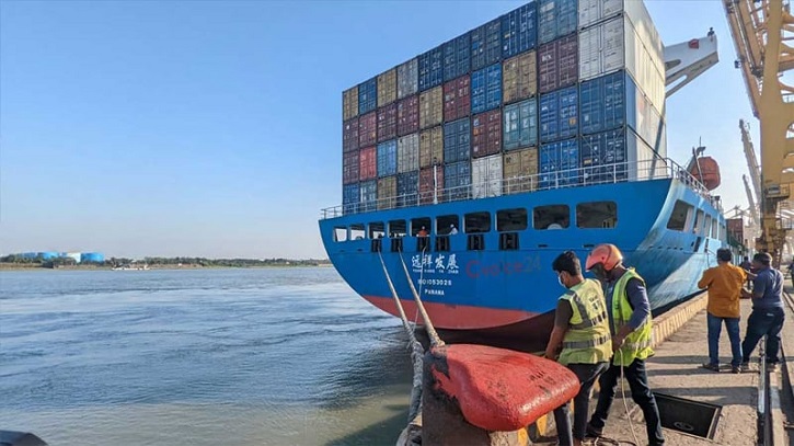 পাকিস্তান থেকে ৮১১টি কনটেইনার নিয়ে চট্টগ্রামে এলো জাহাজ