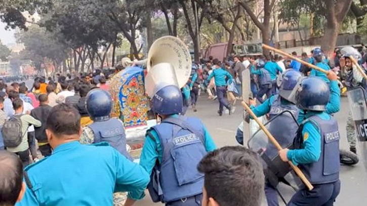 সচিবালয়ের সামনে পুলিশ-শিক্ষার্থীদের ধাওয়া-পাল্টাধাওয়ায় ৩ সদস্যের কমিটি