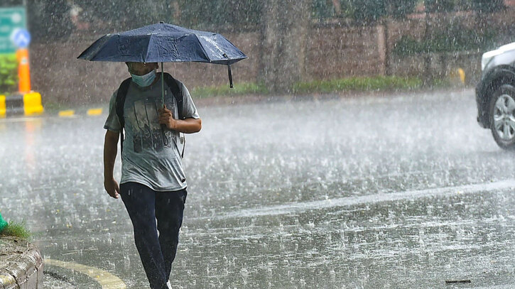 বৃষ্টি অব্যাহত থাকবে সোমবার দুপুর পর্যন্ত