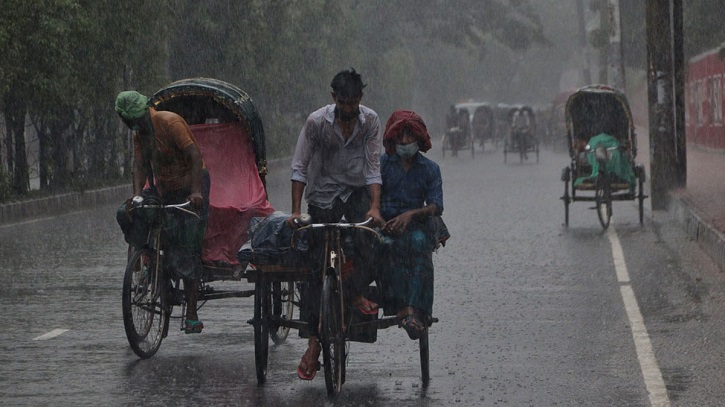 সারাদেশে বজ্রসহ ভারী বৃষ্টির আভাস দিয়েছে আবহাওয়া অধিদপ্তর